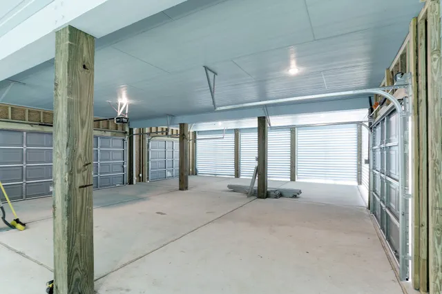 $739,900 | 3921 Peacock Isle Drive, Dickinson, TX 77539