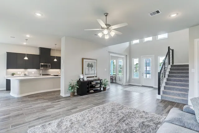 $739,900 | 3921 Peacock Isle Drive, Dickinson, TX 77539