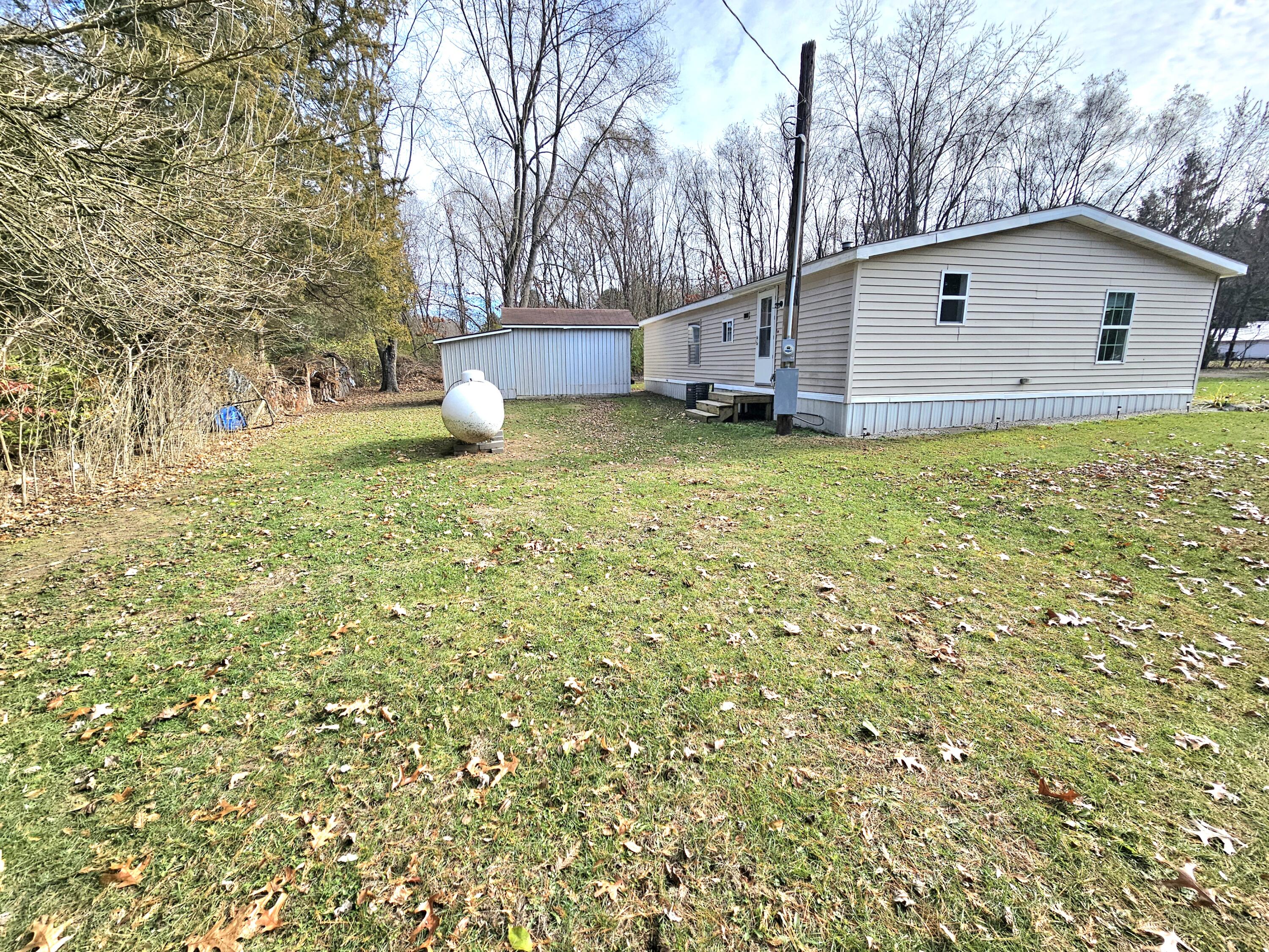 13122 Riverside Drive Constantine, MI 49042 - Photo 4 of 24 20251123_120903