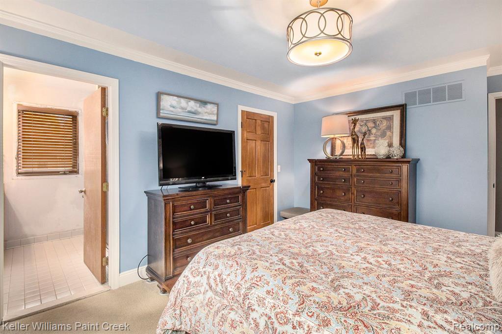 556 Orchard Ridge Drive Lake Orion, MI 48362 - Photo 13 of 37 Gallery Image 13