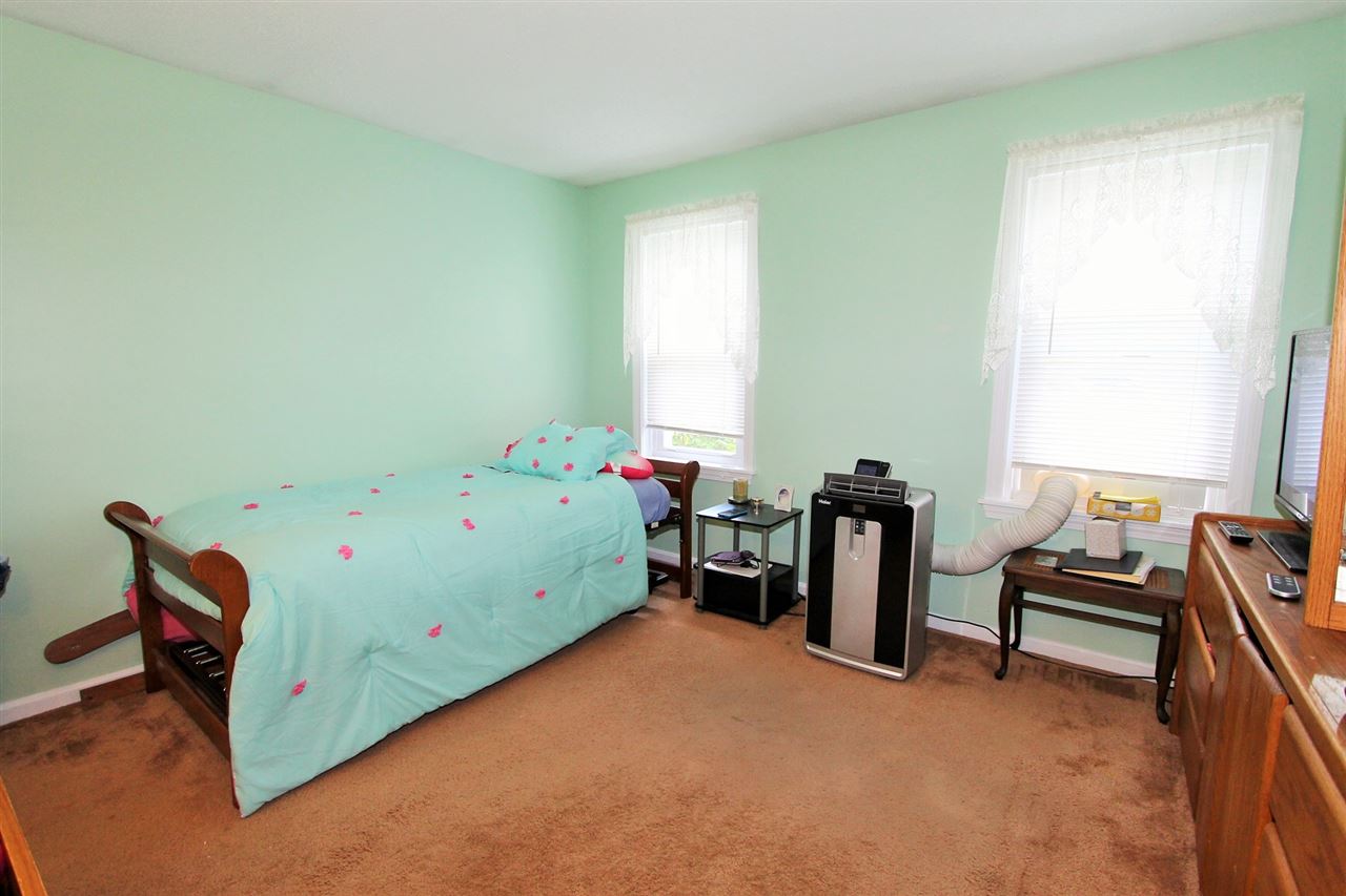 188 Winding Pond Road Londonderry, NH 03053 - Photo 12 of 33