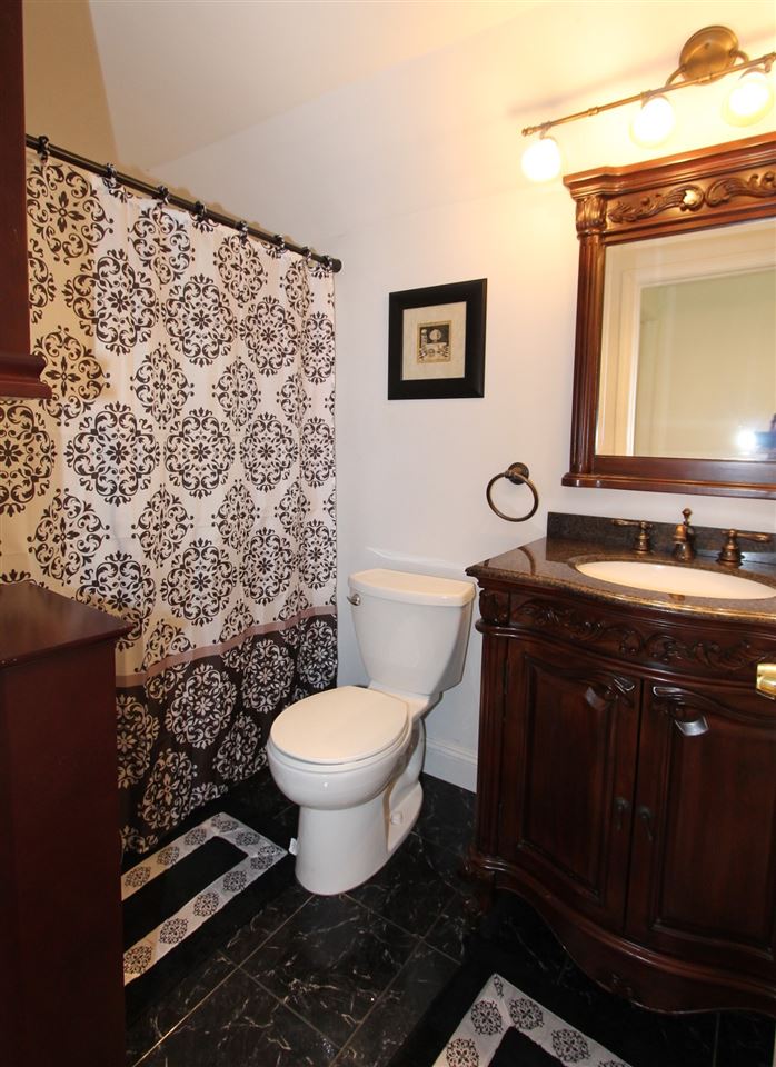 188 Winding Pond Road Londonderry, NH 03053 - Photo 20 of 33