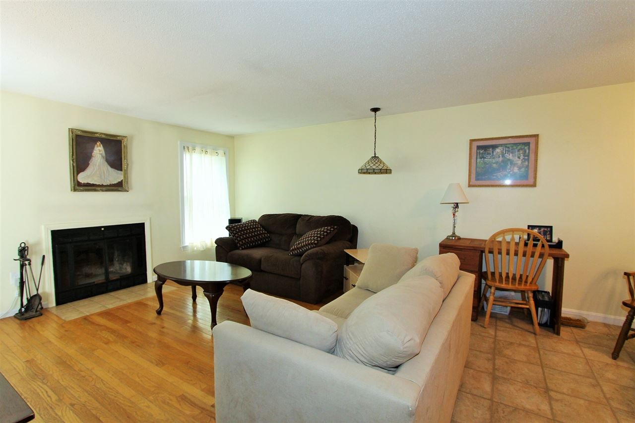 188 Winding Pond Road Londonderry, NH 03053 - Photo 4 of 33