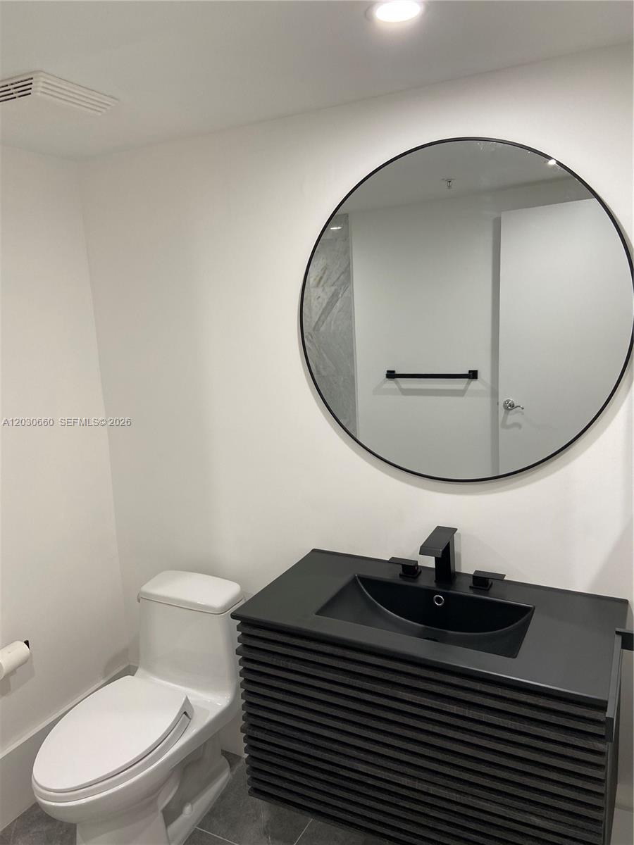 31 Southeast 5th Street, Unit 2103 Miami, FL 33131 - Photo 10 of 12