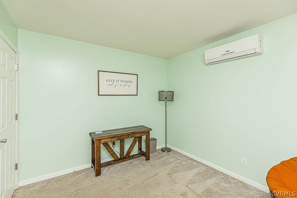 2713 South Ridge Drive Midlothian, VA 23112 - Photo 24 of 49 a room with a table and a chair
