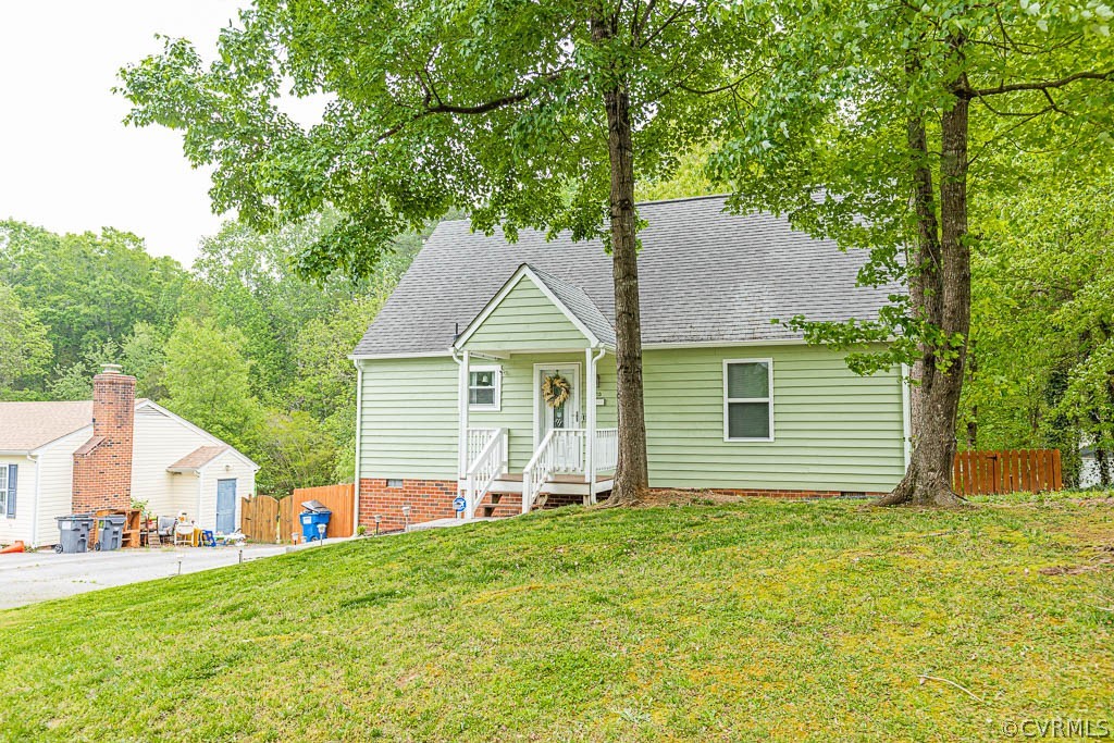 2713 South Ridge Drive Midlothian, VA 23112 - Photo 48 of 49 a backyard of a house with table and chairs