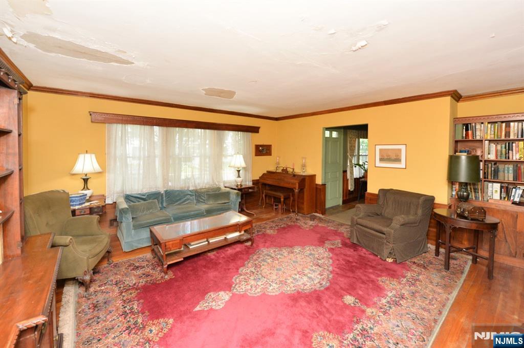 6 Central Avenue Demarest, NJ 07627 - Photo 4 of 25