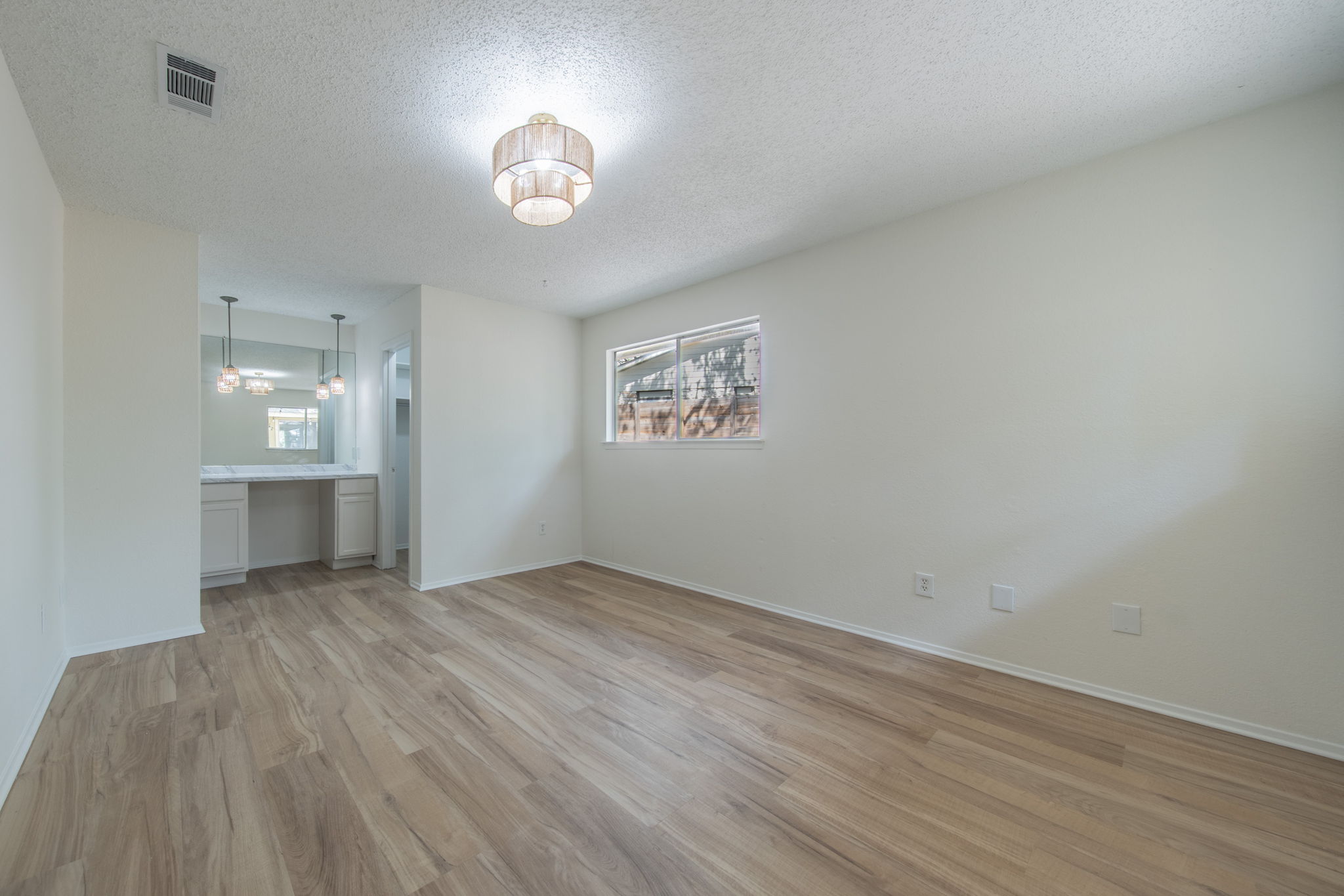 4504 Langtry Lane Austin, TX 78749 - Photo 19 of 24 Laminate flooring throughout this airy space, complemented by a convenient wet bar.