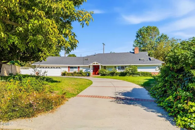 a view of house with garden and entertaining space