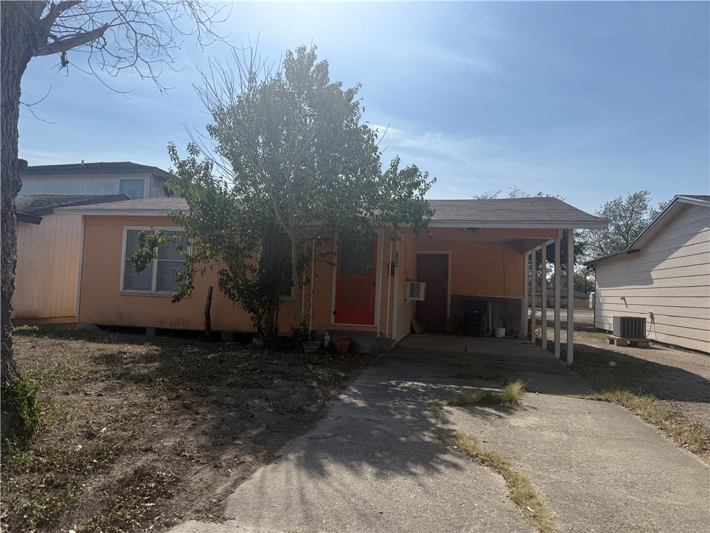708 Louis Street Alice, TX 78332 - Photo 2 of 7 a view of a house with a yard