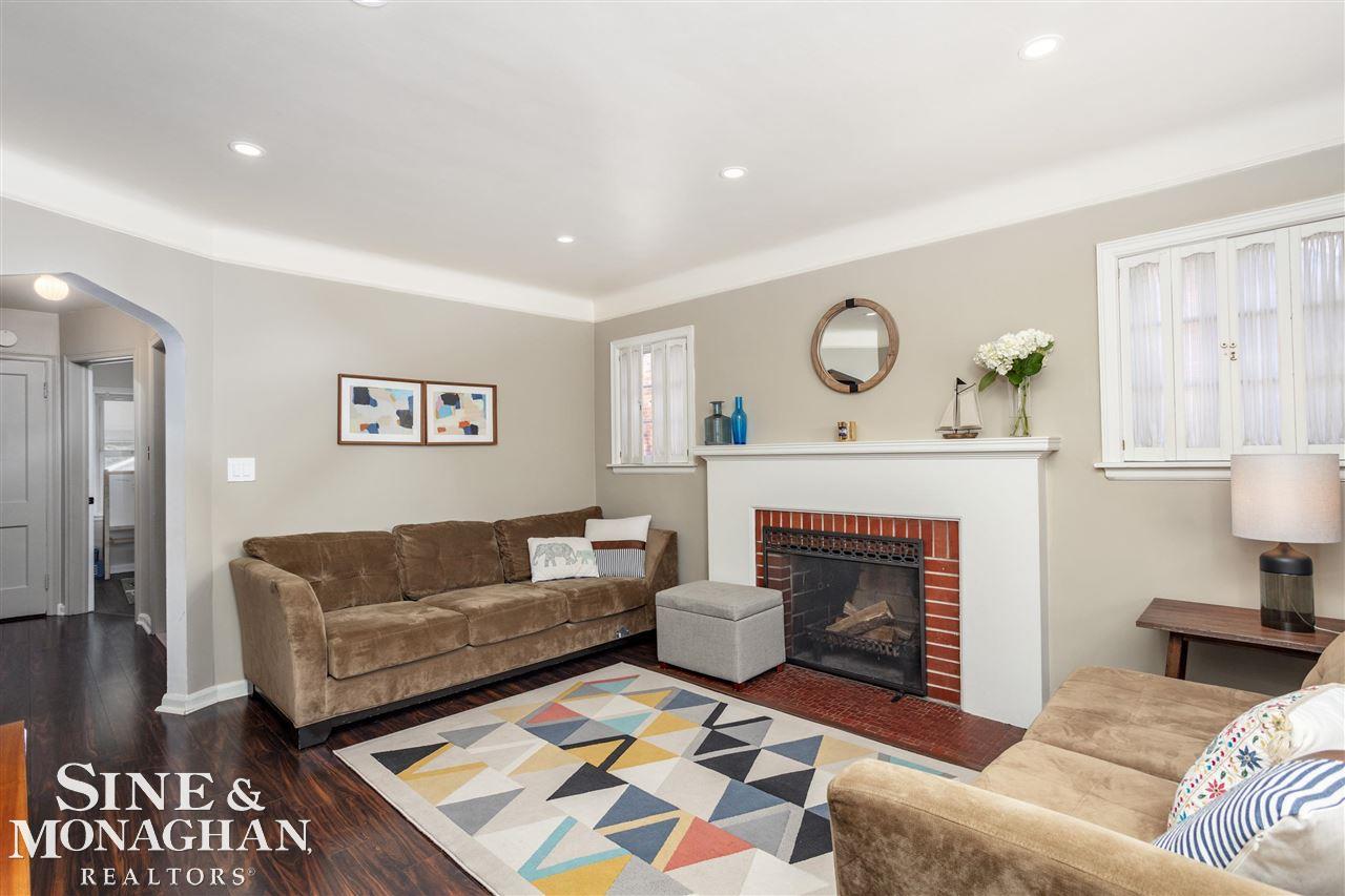 1977 Hawthorne Road Grosse Pointe Woods, MI 48236 - Photo 4 of 36
