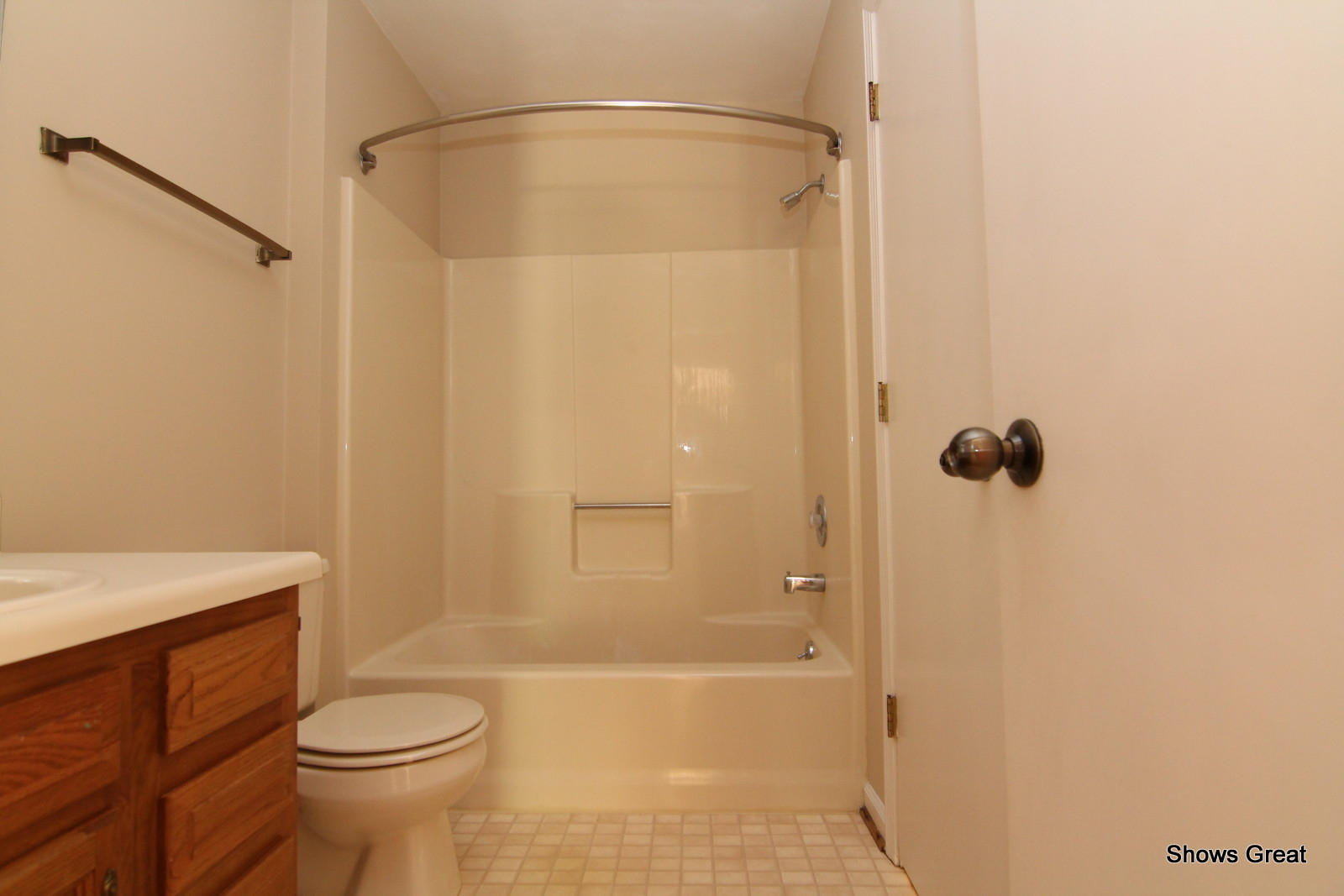 3267 Forest Ridge Road, Unit D Roanoke, VA 24018 - Photo 13 of 28 a bathroom with a shower a toilet and sink