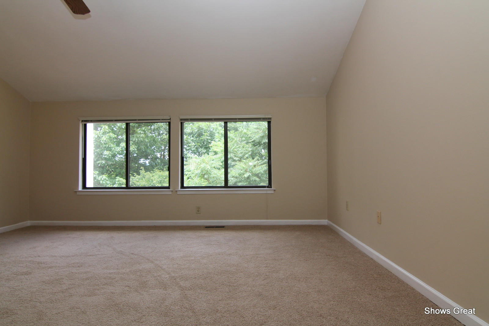 3267 Forest Ridge Road, Unit D Roanoke, VA 24018 - Photo 17 of 28 an empty room with a window