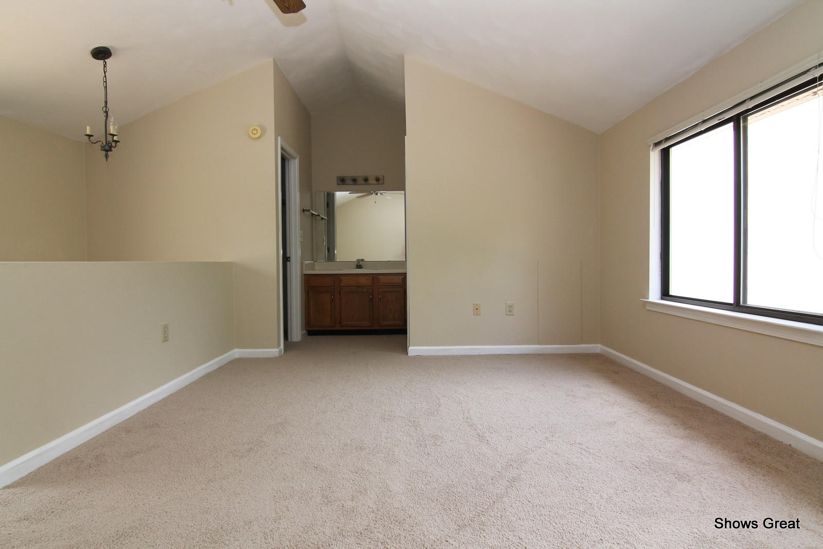 3267 Forest Ridge Road, Unit D Roanoke, VA 24018 - Photo 18 of 28 an empty room with windows