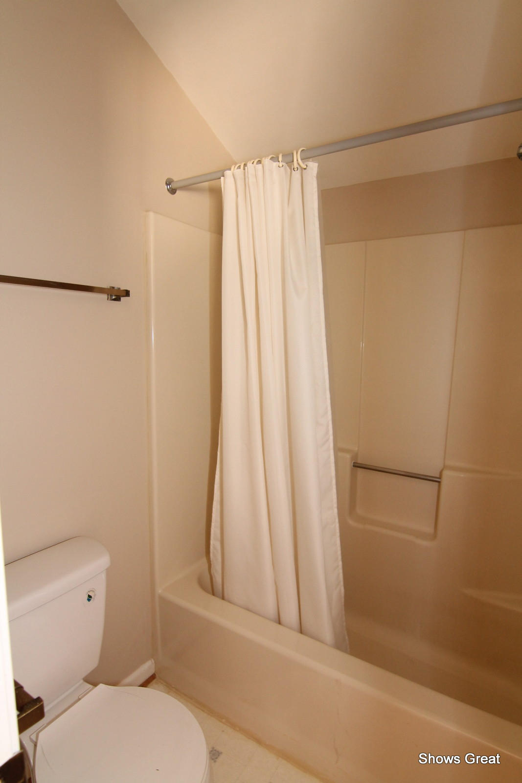 3267 Forest Ridge Road, Unit D Roanoke, VA 24018 - Photo 21 of 28 a bathroom with a shower and a toilet