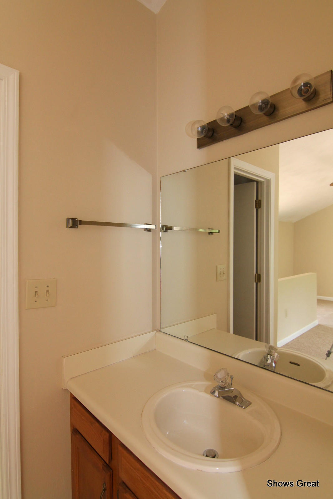 3267 Forest Ridge Road, Unit D Roanoke, VA 24018 - Photo 22 of 28 a bathroom with a sink and a mirror