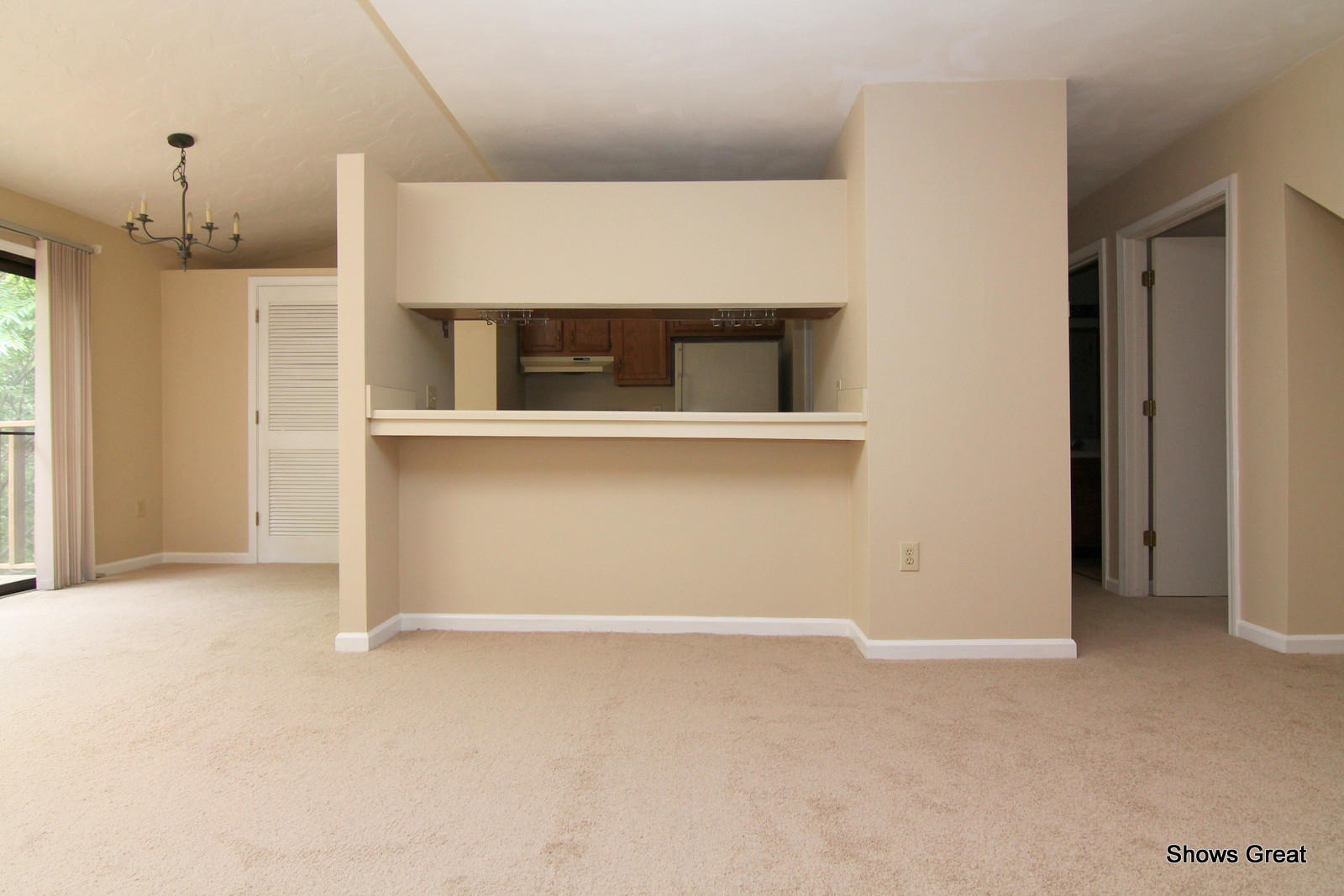 3267 Forest Ridge Road, Unit D Roanoke, VA 24018 - Photo 6 of 28 a view of an empty room with a window