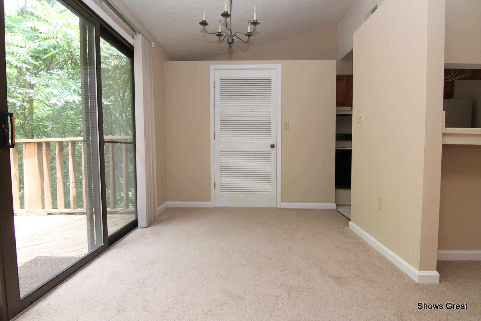 3267 Forest Ridge Road, Unit D Roanoke, VA 24018 - Photo 7 of 28 a view of a room with a large window