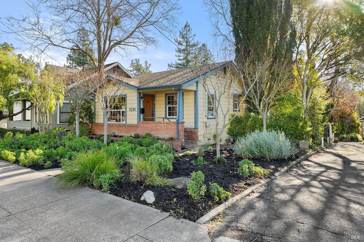 7225 Bodega Avenue Sebastopol, CA 95472 - Photo 2 of 47