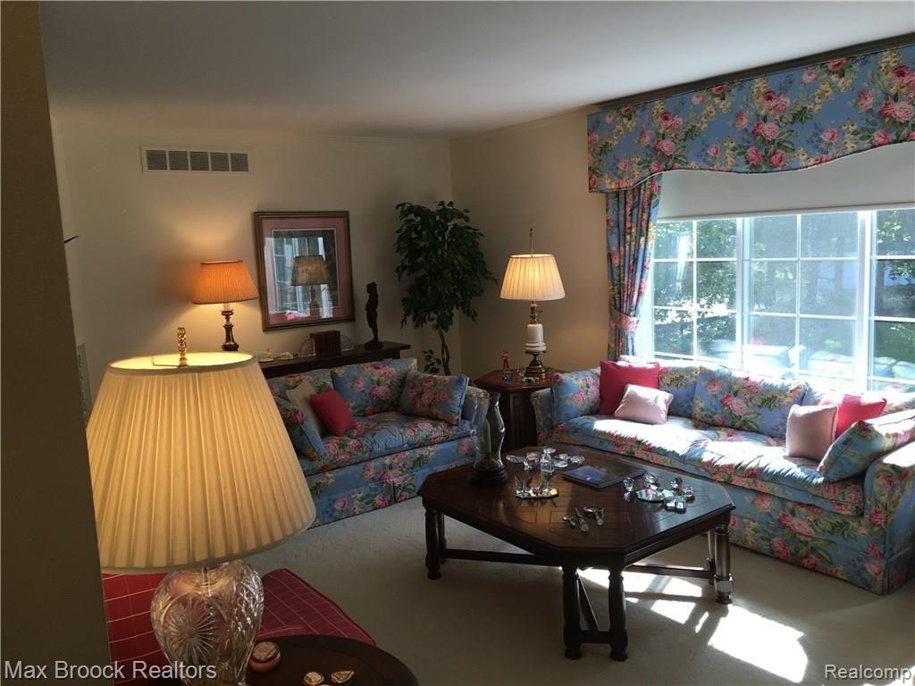 1750 Tiverton Road Bloomfield Hills, MI 48304 - Photo 21 of 32