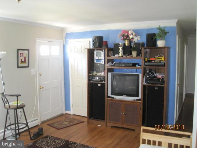 4806 Kilbane Road Woodbridge, VA 22193 - Photo 11 of 15 Family Room