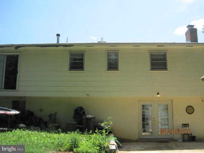 4806 Kilbane Road Woodbridge, VA 22193 - Photo 12 of 15 Exterior (Rear)