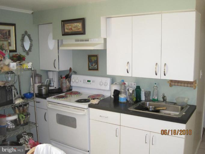 4806 Kilbane Road Woodbridge, VA 22193 - Photo 15 of 15 Kitchen #2