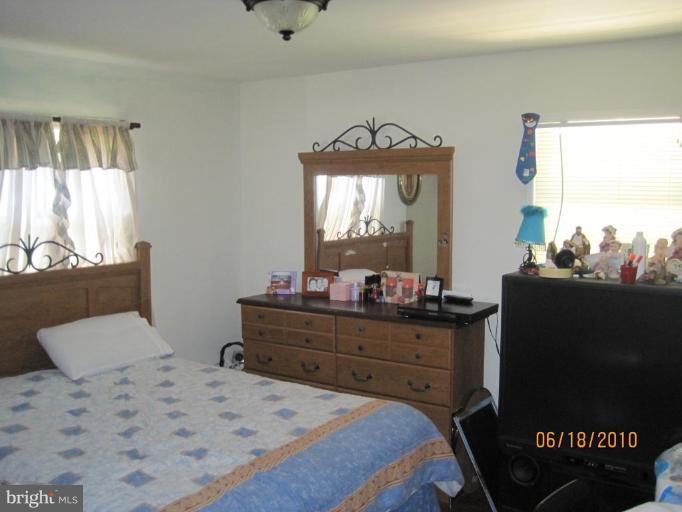 4806 Kilbane Road Woodbridge, VA 22193 - Photo 6 of 15 Master Bedroom