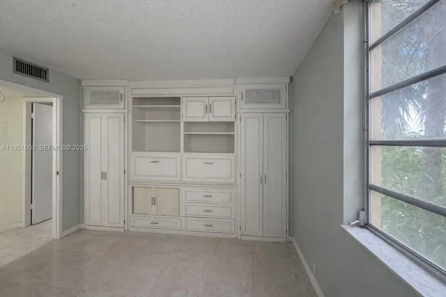 $169,500 | 950 Northeast 199th Street, Unit 2H, Miami, FL 33179