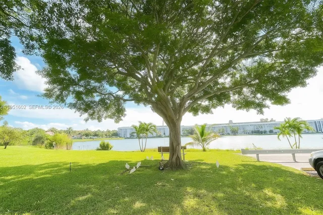 $169,500 | 950 Northeast 199th Street, Unit 2H, Miami, FL 33179