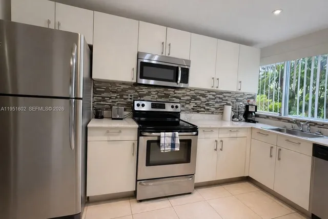 $169,500 | 950 Northeast 199th Street, Unit 2H, Miami, FL 33179