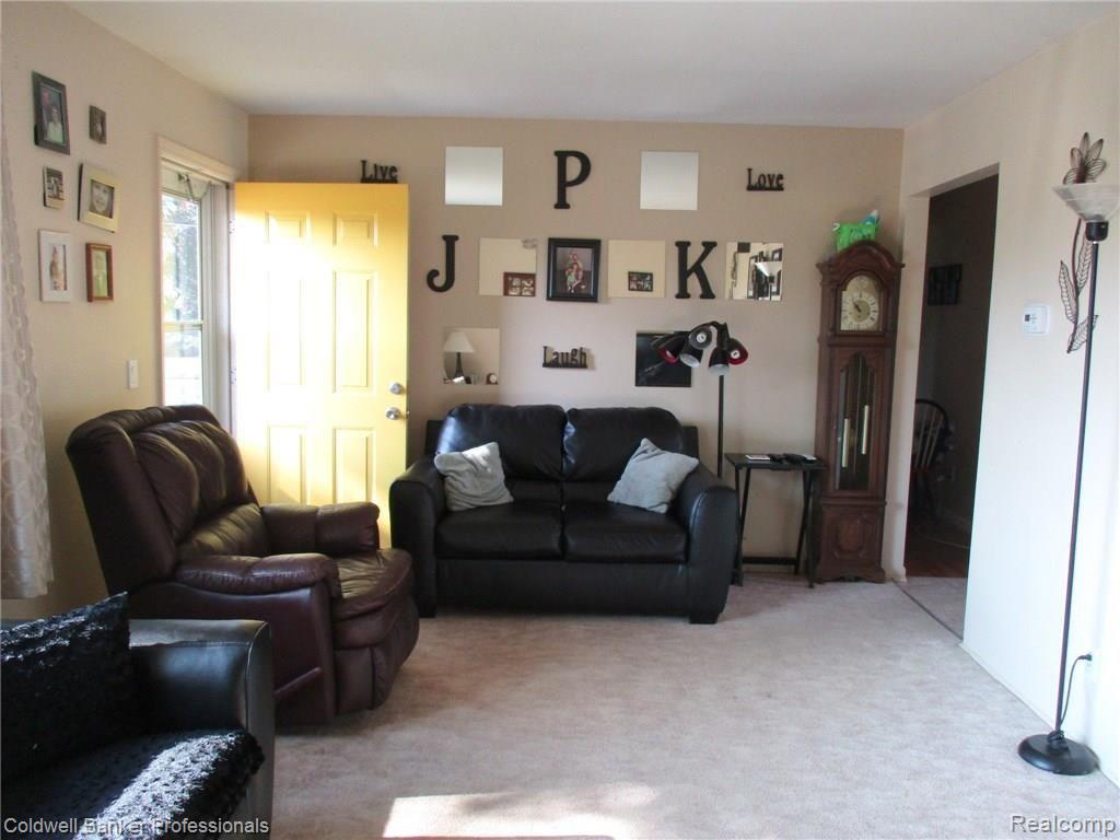 4969 Brown Road Durand, MI 48429 - Photo 11 of 34 11 LIVING RM.JPG
