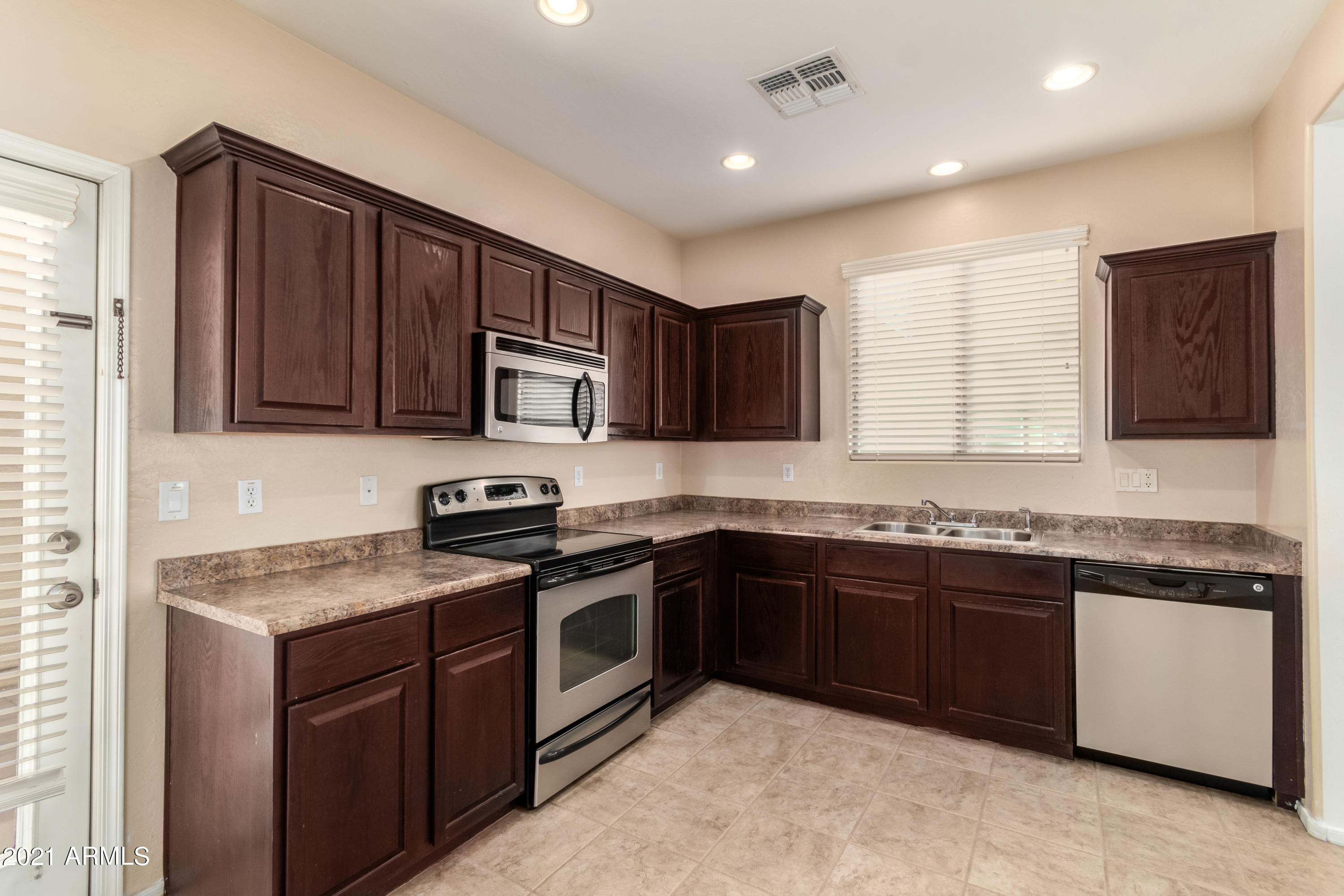 123 East Catclaw Street Gilbert, AZ 85296 - Photo 12 of 30 Catclaw-21