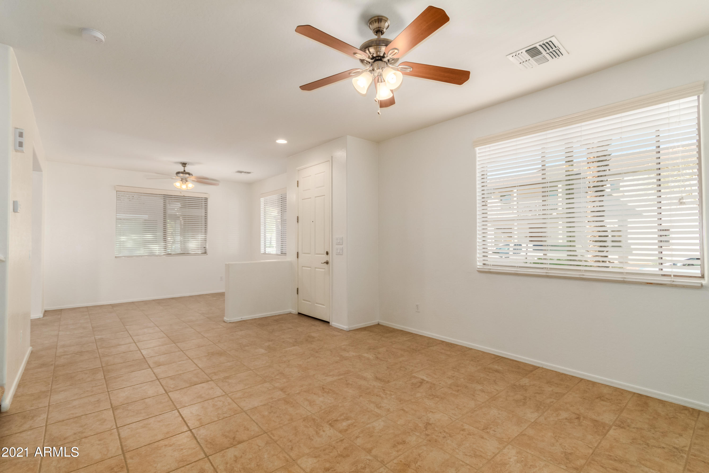 123 East Catclaw Street Gilbert, AZ 85296 - Photo 7 of 30 Catclaw-16
