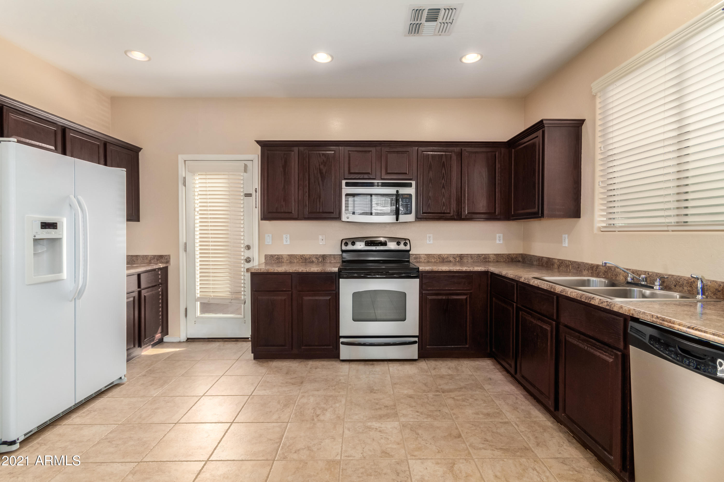 123 East Catclaw Street Gilbert, AZ 85296 - Photo 8 of 30 Catclaw-17