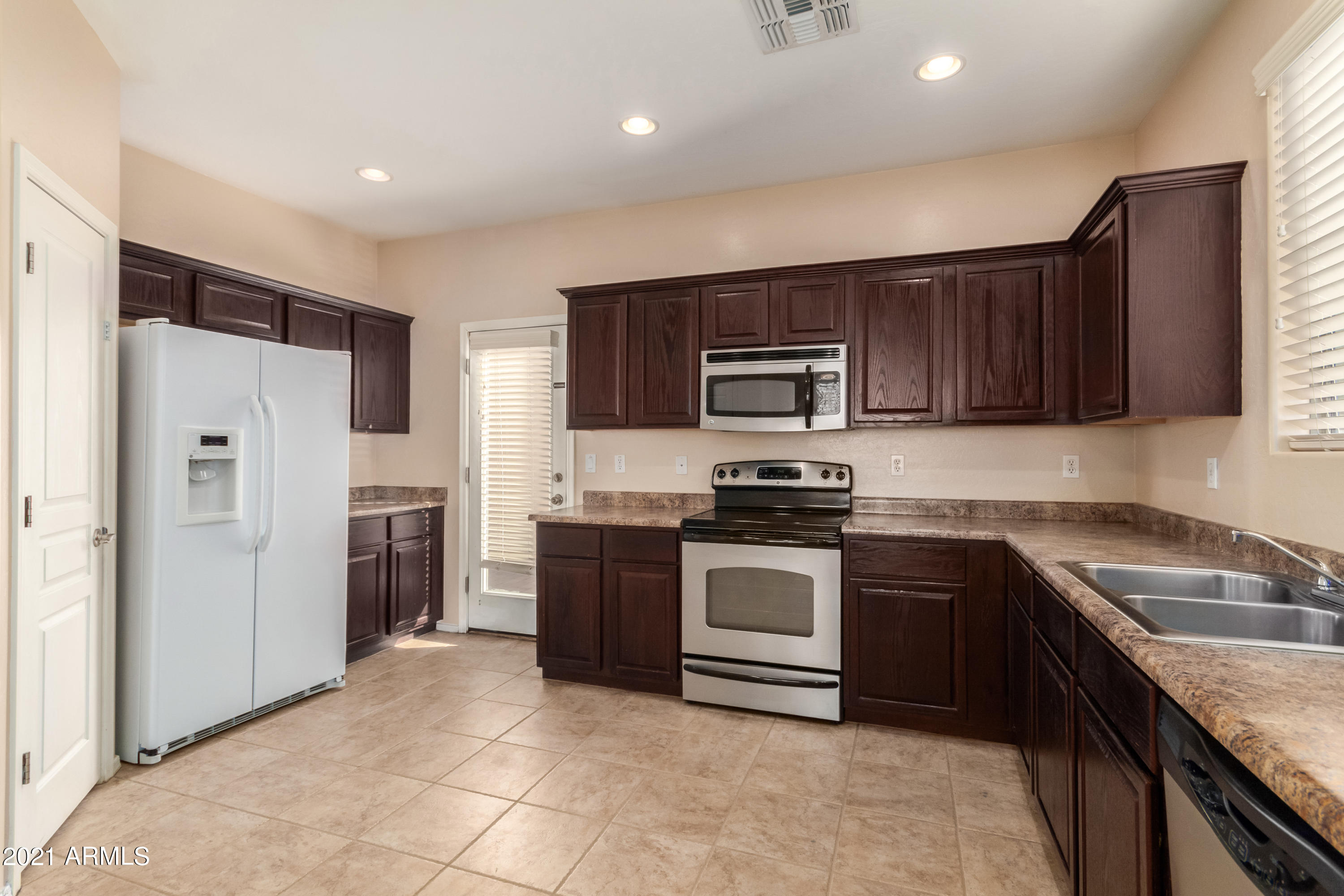 123 East Catclaw Street Gilbert, AZ 85296 - Photo 9 of 30 Catclaw-18
