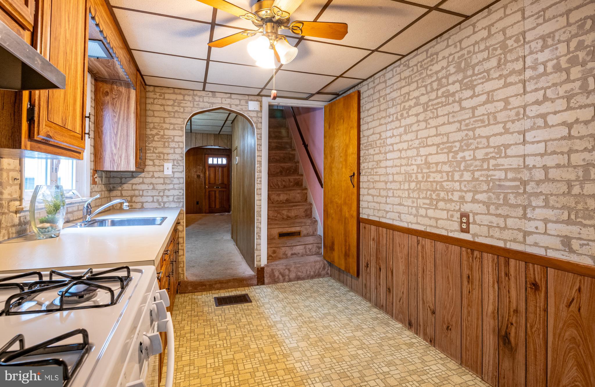 420 North 11th Street Reading, PA 19604 - Photo 11 of 20 a view of a entryway door of the house