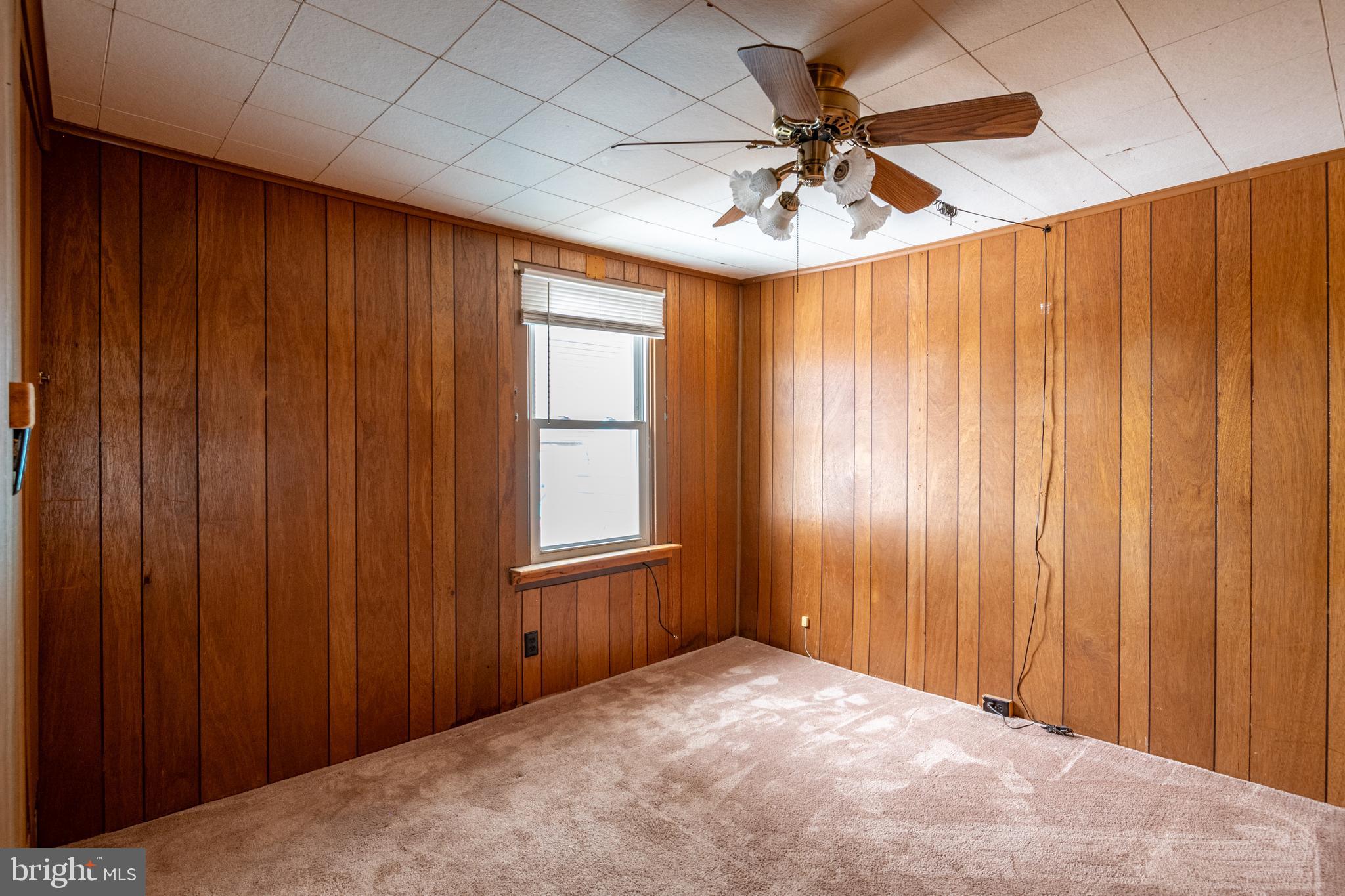 420 North 11th Street Reading, PA 19604 - Photo 15 of 20 an empty room with windows and fan