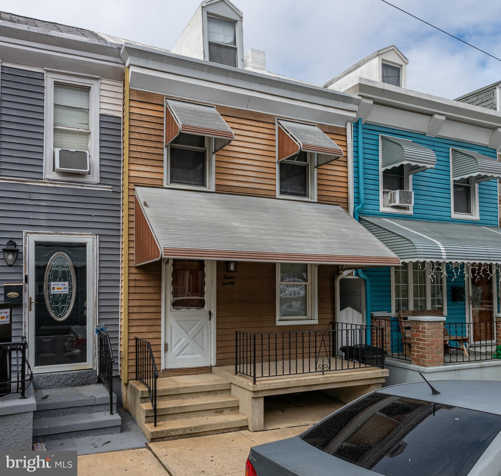 420 North 11th Street Reading, PA 19604 - Photo 2 of 20 a view of a house with a large windows