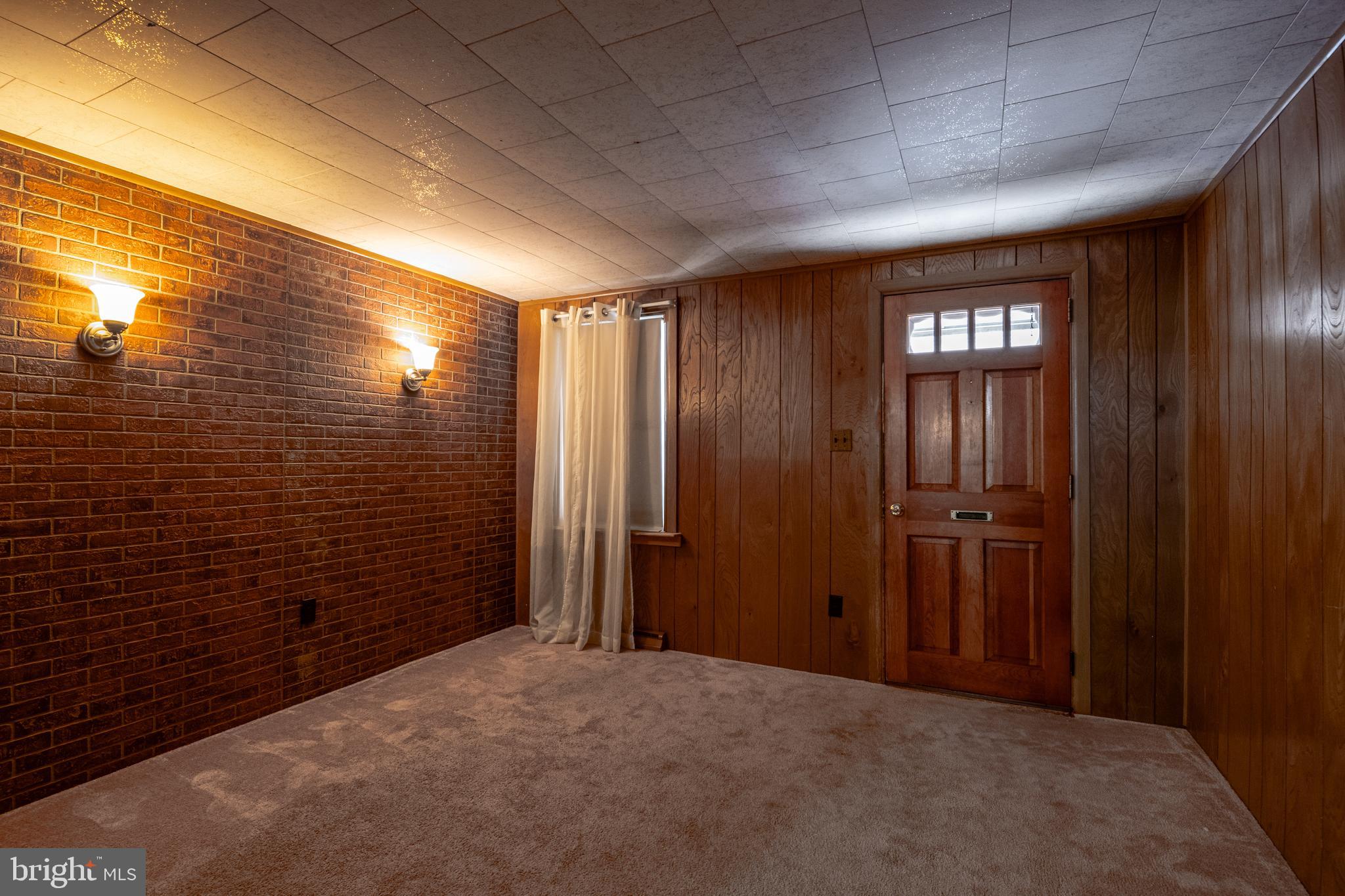 420 North 11th Street Reading, PA 19604 - Photo 4 of 20 a view of hallway with livingroom