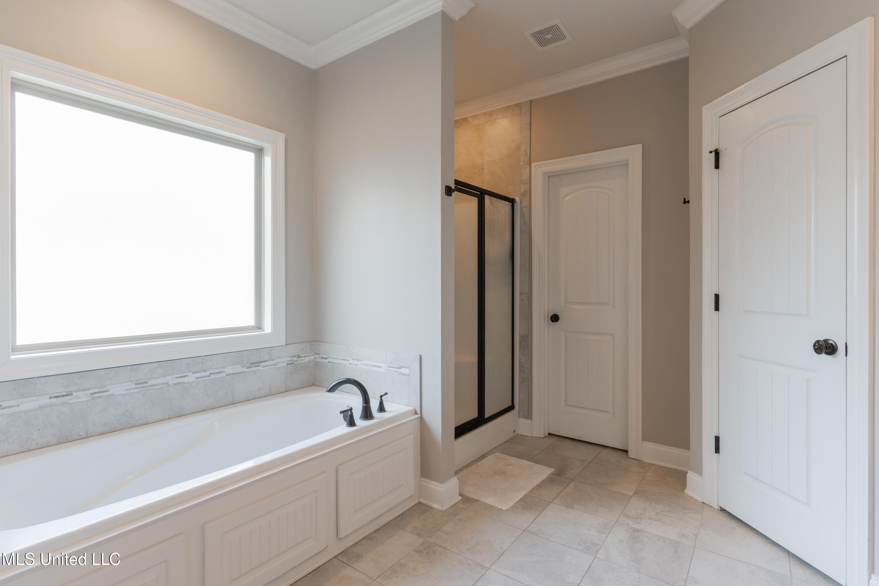 2015 East Ridge Circle Madison, MS 39110 - Photo 16 of 28 Primary Bathroom