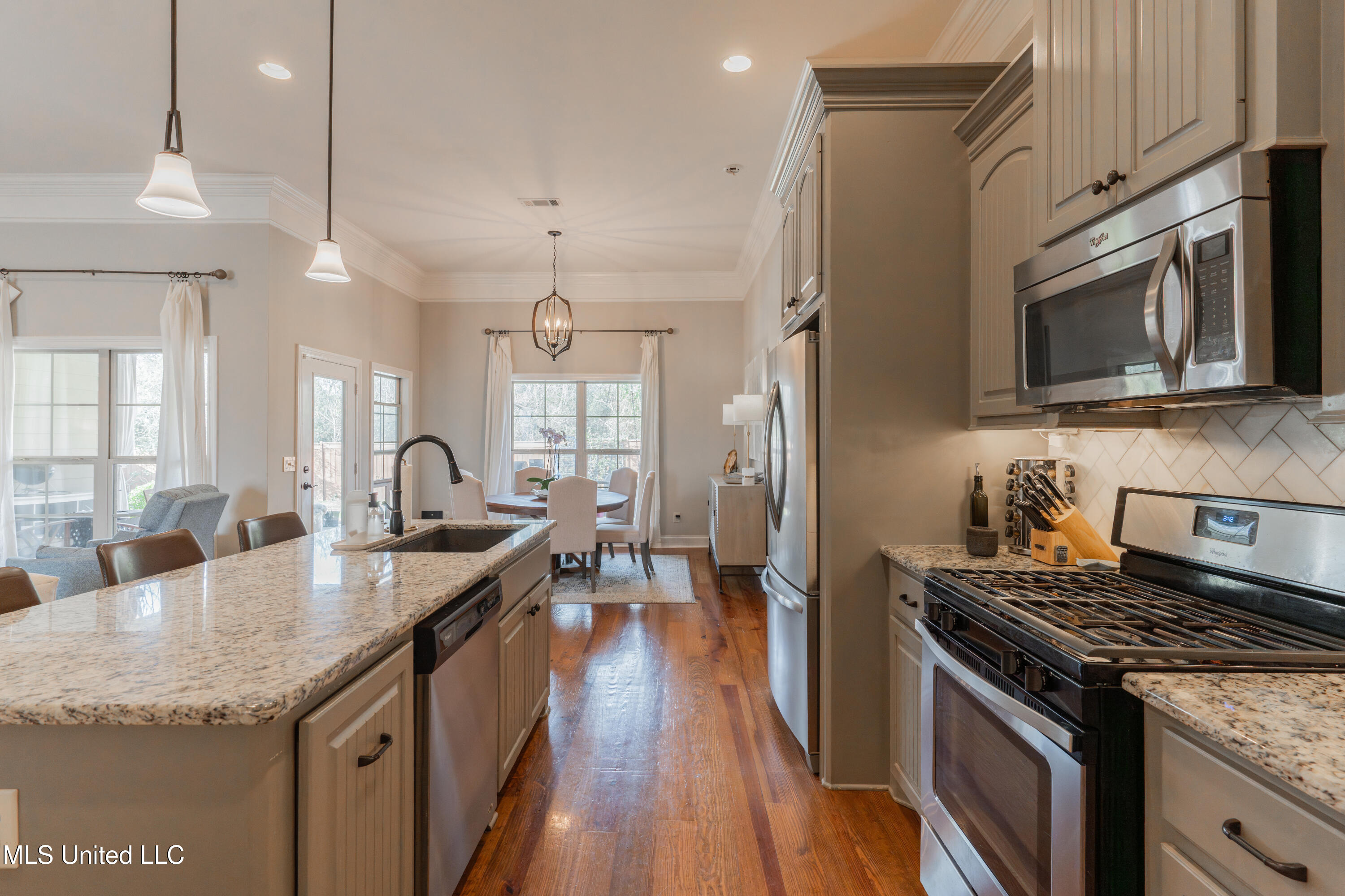 2015 East Ridge Circle Madison, MS 39110 - Photo 10 of 28 Kitchen