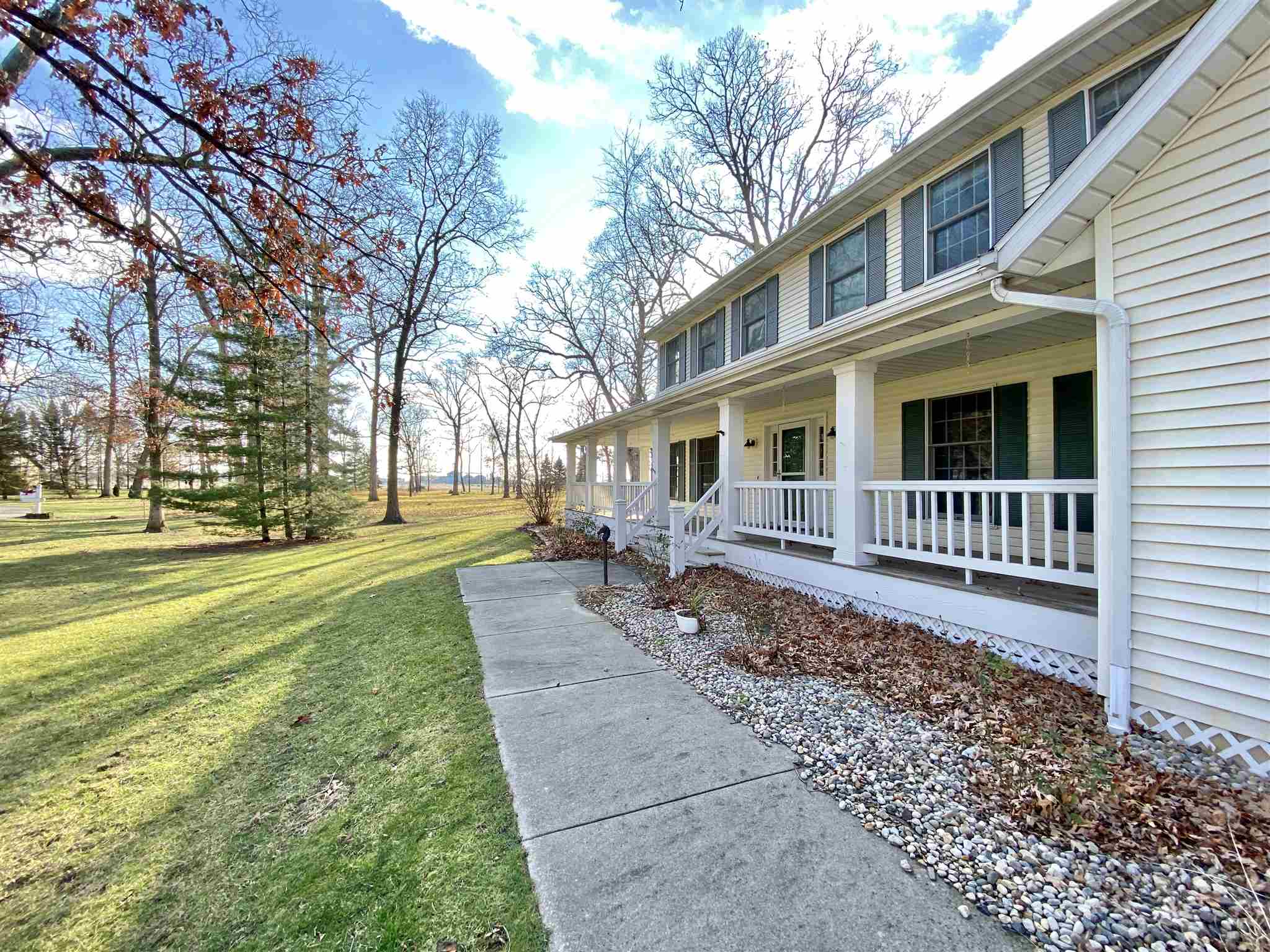 972 South Prairiewood Drive Rochester, IN 46975 - Photo 2 of 36