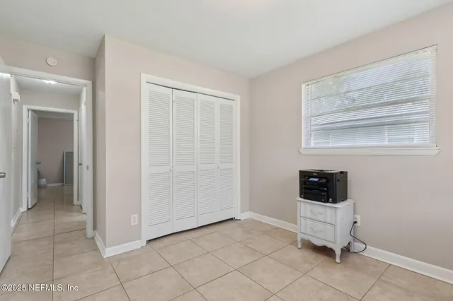 a view of room with window and a ceiling fan