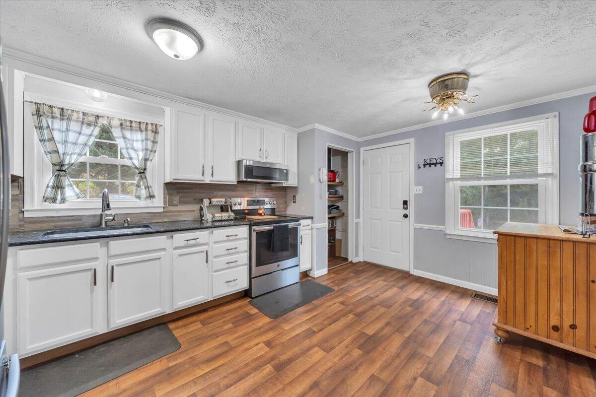 811 Ball Park Road Eagle Rock, VA 24085 - Photo 13 of 51 14-MIB05068