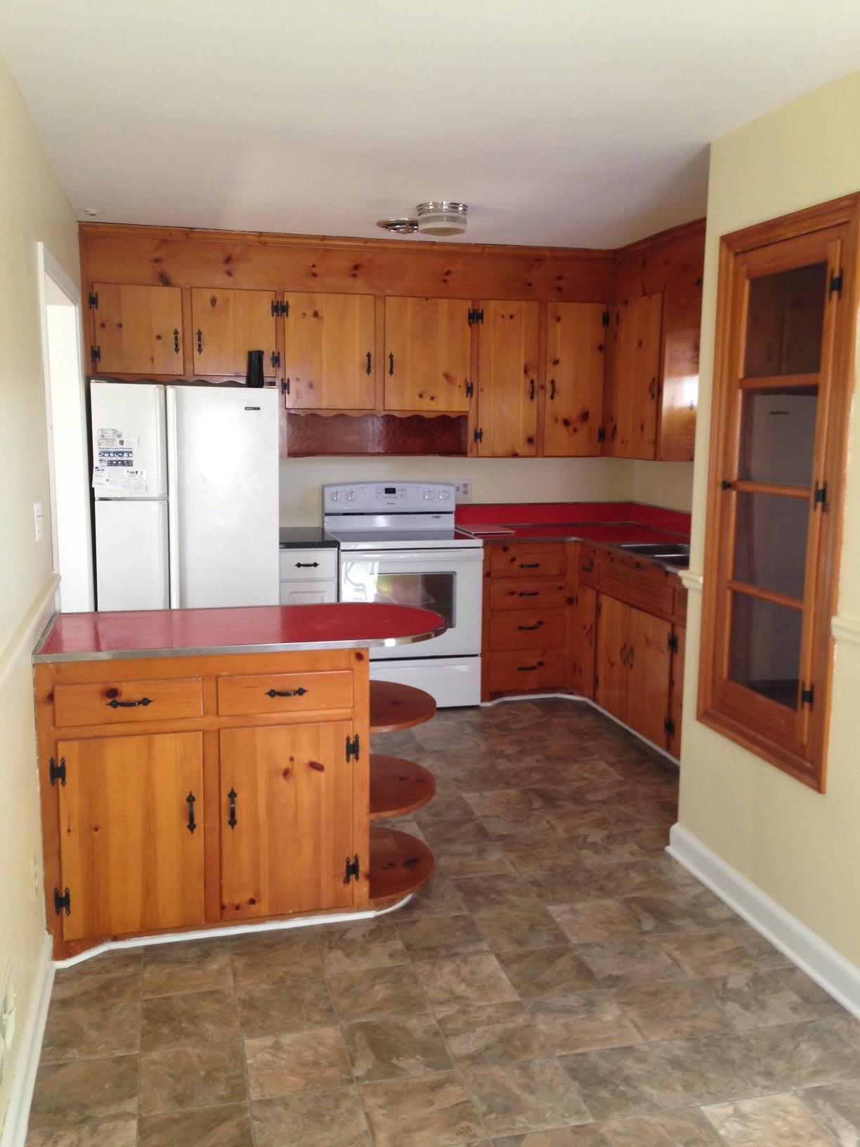 1075 Glenn Ridge Road Northwest Roanoke, VA 24017 - Photo 5 of 22 Kitchen