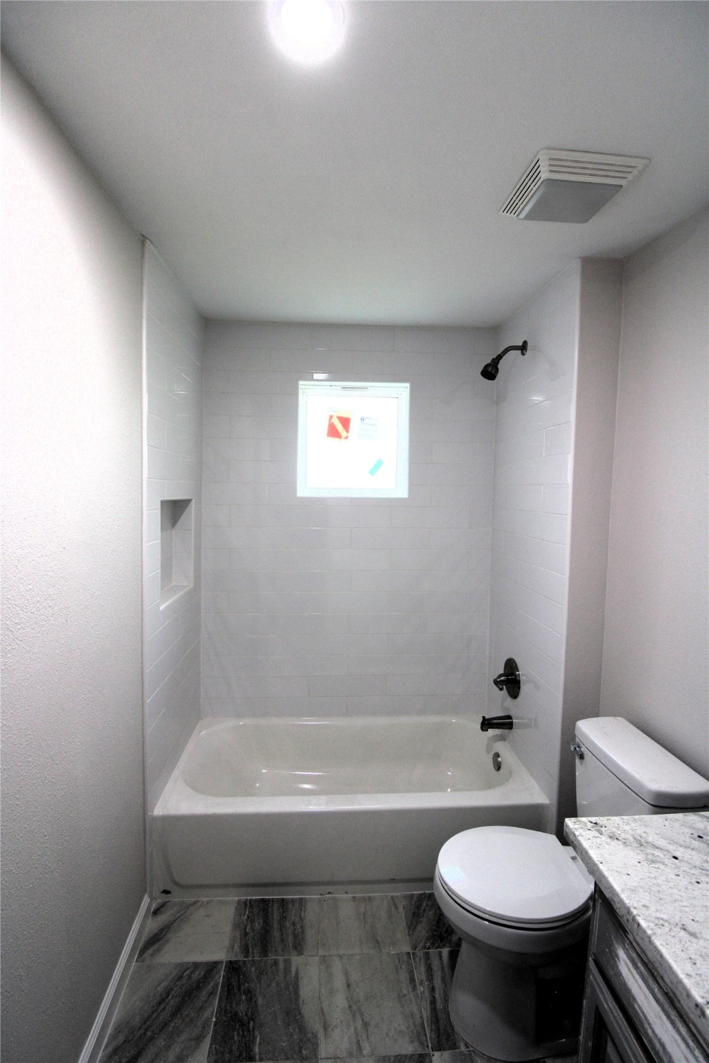 207 East Bernard Street Clute, TX 77531 - Photo 14 of 20 Full bathroom