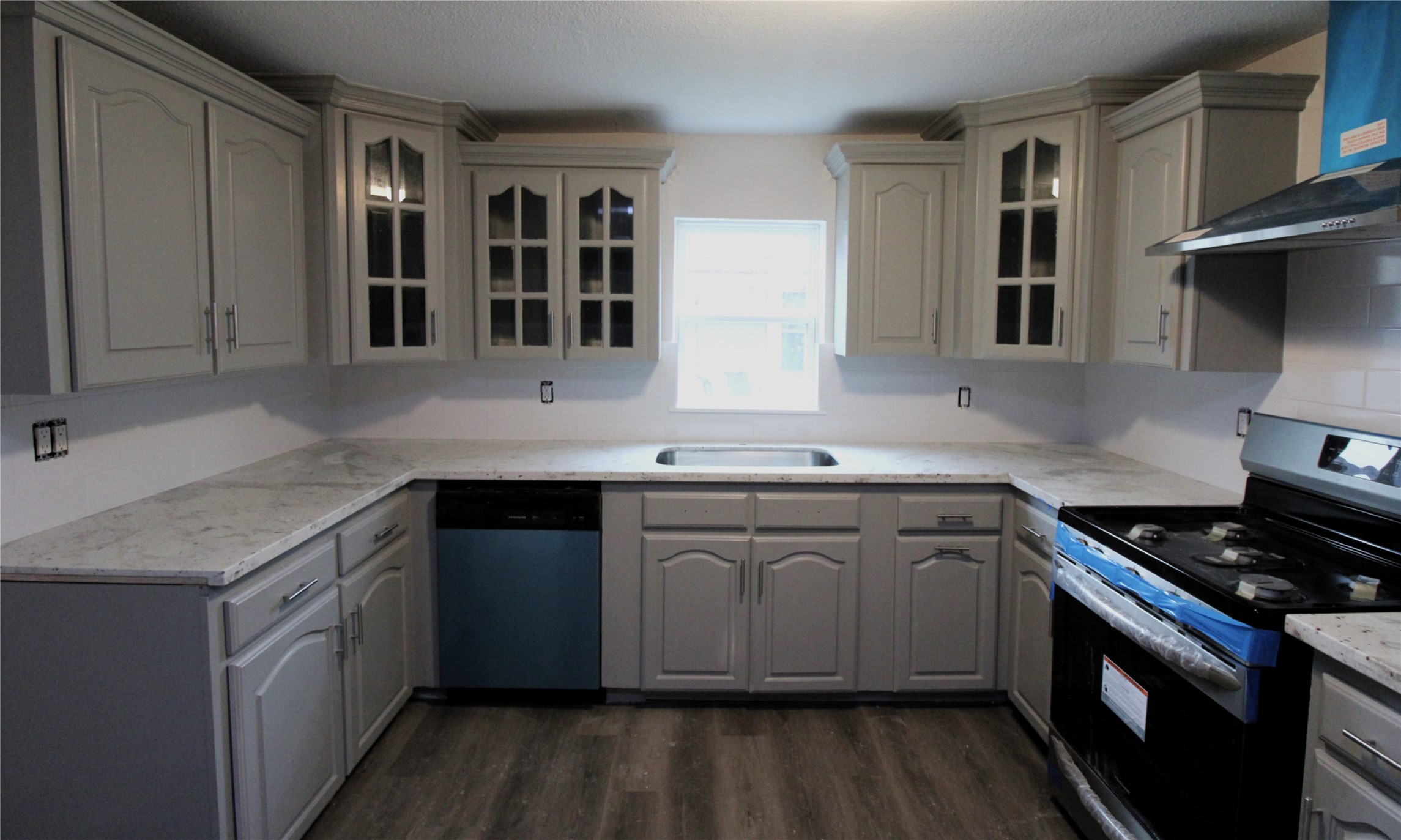 207 East Bernard Street Clute, TX 77531 - Photo 5 of 20 Kitchen