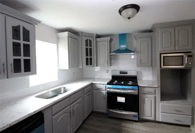 $155,000 | 207 East Bernard Street, Clute, TX 77531