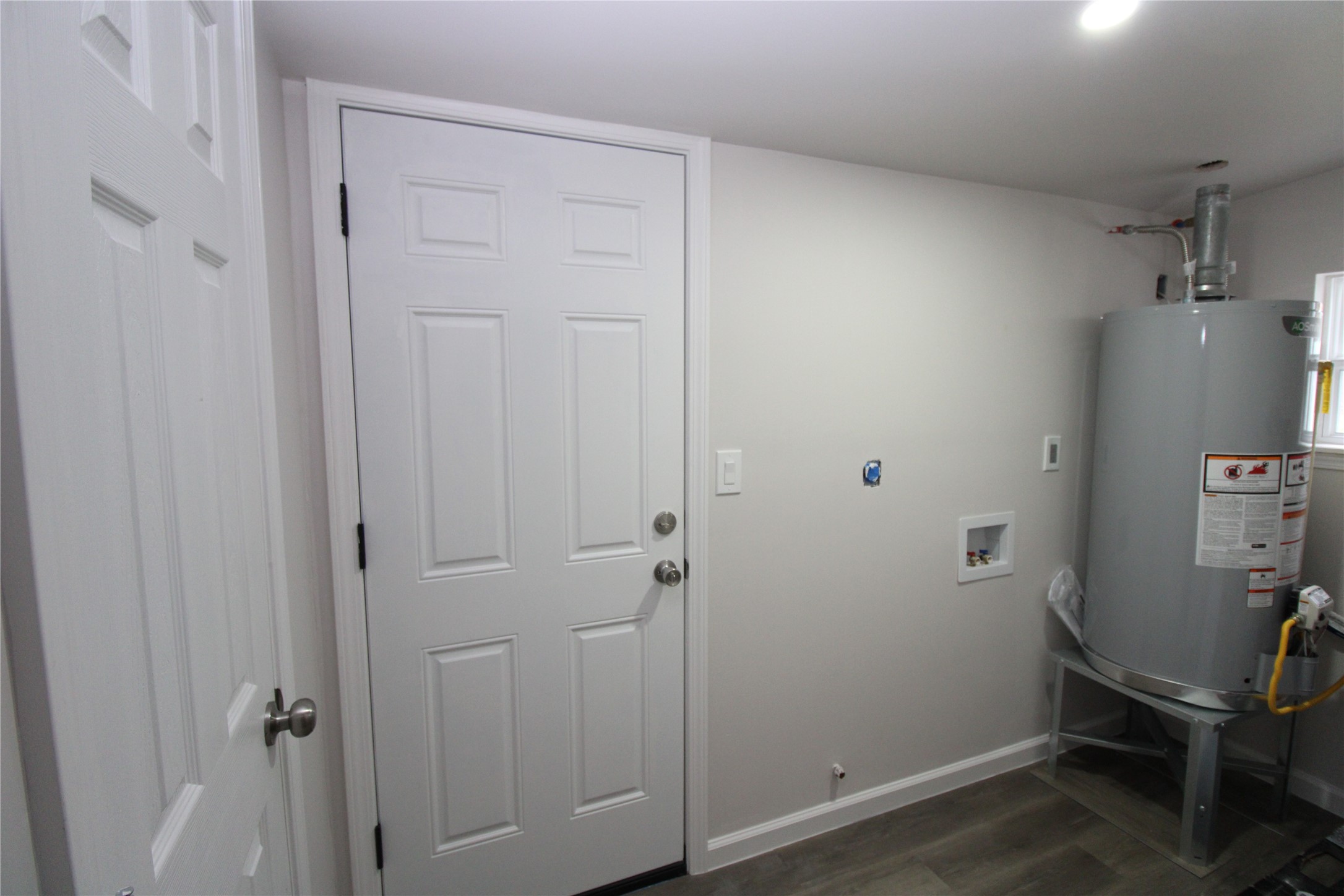 207 East Bernard Street Clute, TX 77531 - Photo 9 of 20 Utility room with pantry. Gas or electric dryer connections.